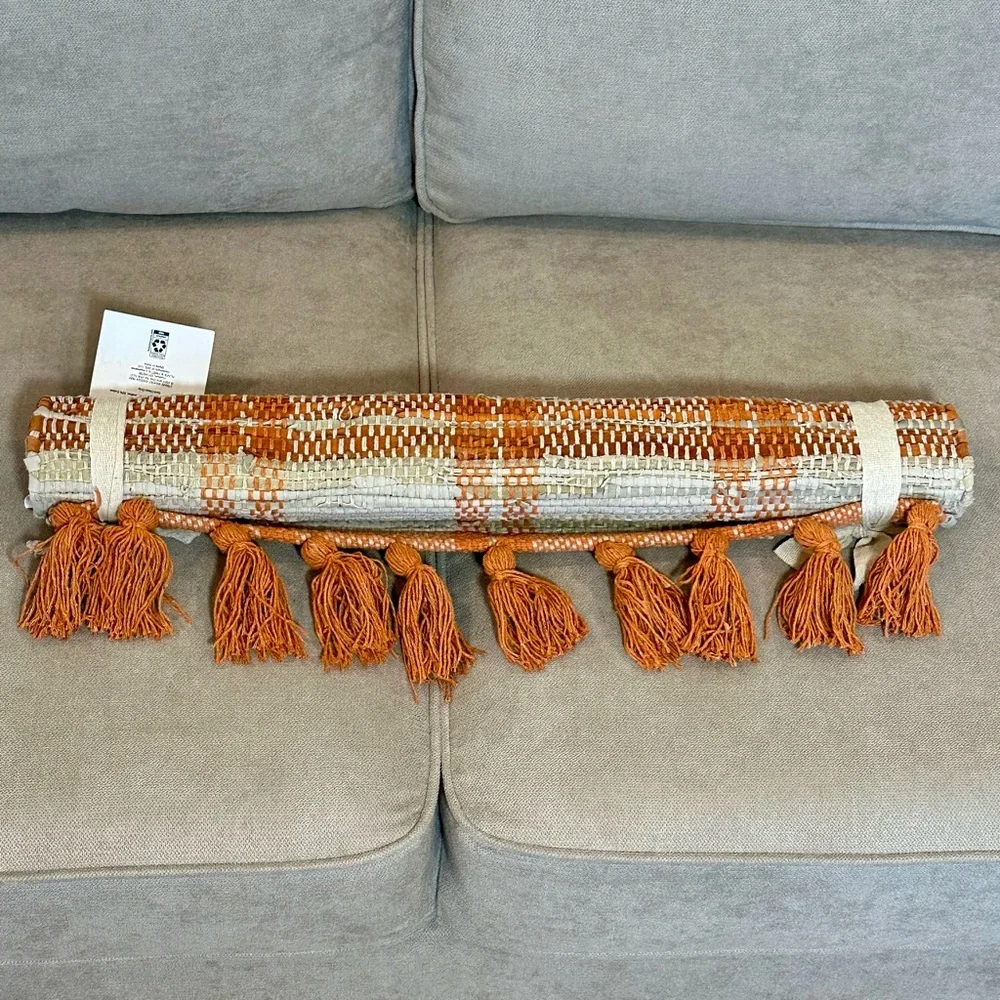 ✨NWT✨RUG 2 ft x 3 ft Orange White Tan Plaid w/ Tassels Eco-friendly